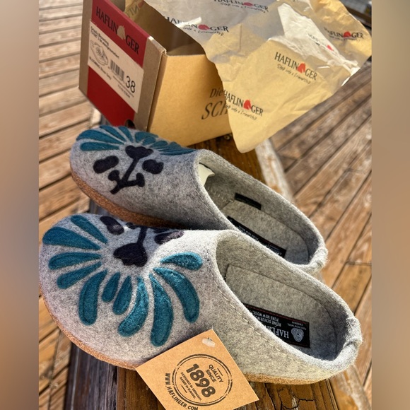 ⭐️ RARE⭐️ NWT Haflinger 38 Grizzly Blooming Blue Clog Slipper floral - Picture 2 of 8